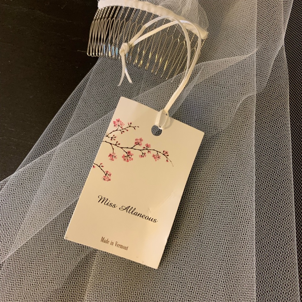 New wedding veil. Never worn!